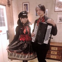 Takuma memiliki tinggi 160 cm dan berat hanya 47 kg. Berkat penampilannya tersebut, Takuma menjadi viral karena kesuksesannya menjadi seorang cosplayer wanita muda anak sekolahan Jepang. Dirinya banyak diundang ke acara-acara televisi di Jepang dan dinobatkan sebagai juara kontes cross-dressing Viking di Fuji TV. Foto: Twitter/@tani_takuma