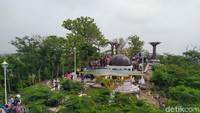 Destinasi wisata itu jadi diperbarui dan lebih instagramable sejak Pemkab Klaten melakukan penataan tanggal 7 Februari 2019 sampai 7 Desember 2019. Tak kurang dari Rp 2, 8 miliar anggaran dari dana alokasi khusus (DAK) digelontorkan ke Bukit Sidoguro (Foto: Achmad Syauqi/detikcom)