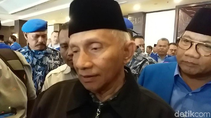 Ketua Dewan Kehormatan PAN Amien Rais angkat bicara terkait sejumlah calon Ketua Umum PAN potensial. Pendiri partai berlambang matahari itu menyebut anaknya Hanafi Rais masuk dalam bursa.