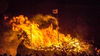 Bertempat di Lerwick, Shetland, Skotlandia, festival ini biasanya berlangsung meriah yang melibatkan Guizer Jarl sebagai pemimpin dan anak buahnya yang disebut Jarl Squad. (iStock)