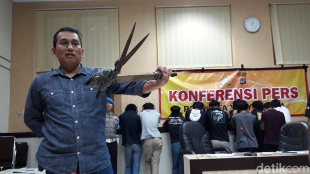 Ulah Geng Pelajar di Yogya, Bawa Pedang hingga Rusak Mobil Polisi