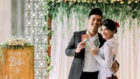 Vanessa Angel telah sah secara negara menikah dengan Bibi Ardiansyah. Ia menggelar ijab kabul sekaligus resepsi pada Sabtu (11/1/2020). Foto: Instagram/@vanessaangelofficial, @aldosinarta, @victoria_makeupatelier