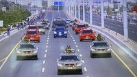 Iring-iringan mobil pembawa jenazah Sultan Qaboos. Oman TV via AP.