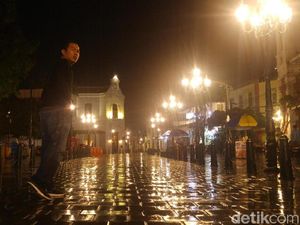 Lampu Syahdu Kota Lama Semarang, Bikin Serasa di Eropa