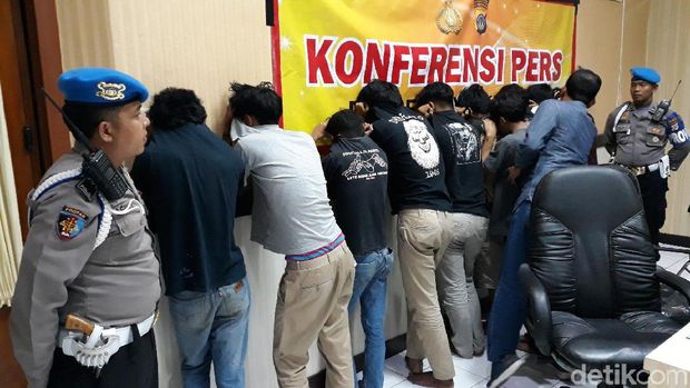 Motif Remaja Bawa Pedang Di Jalanan Yogya Klitih Geng Pelajar Lain