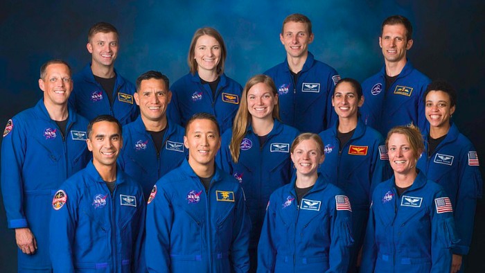 13 kandidat yang akan dikirimkan pada misi ke Mars dan Bulan. Foto: AFP via Getty Images 13 kandidat yang akan dikirimkan pada misi ke Mars dan Bulan. Foto: AFP via Getty Images