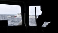 Dalam patroli tersebut KRI Usman Harun-359 bersama KRI Jhon Lie-358 dan KRI Karel Satsuitubun-356 melakukan patroli dan bertemu enam kapal Coast Guard China, satu kapal pengawas perikanan China, dan 49 kapal nelayan pukat asing. ANTARA FOTO/M Risyal Hidayat.