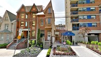 Rumah bergaya Victoria tersebut berada di St. Patrick Street, Toronto, Kanada, yang memiliki nomor unik yakni 54 1/2. (Amusing Planet)