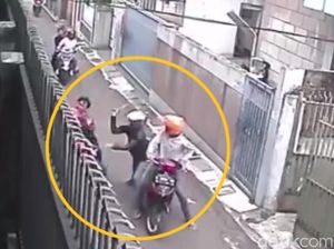 Pembacokan Brutal di Bandung Terekam CCTV, Pelaku Belum Tertangkap