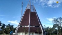 Pembangunannya berada di atas lahan seluas 12,20 hektar dengan total luas bangunan 9.921 m2, yang meliputi rumah dinas pegawai, Wisma Indonesia, gedung serbaguna, masjid, gereja, fasilitas umum (rest area, ATM center), fasilitas sosial (ruang terbuka hijau), dan pos TNI/POLRI. Pool/Kementerian PUPR.