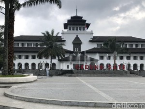 Gelontorkan Rp 28,8 M, Ridwan Kamil Percantik Lagi Gedung Sate-Pakuan