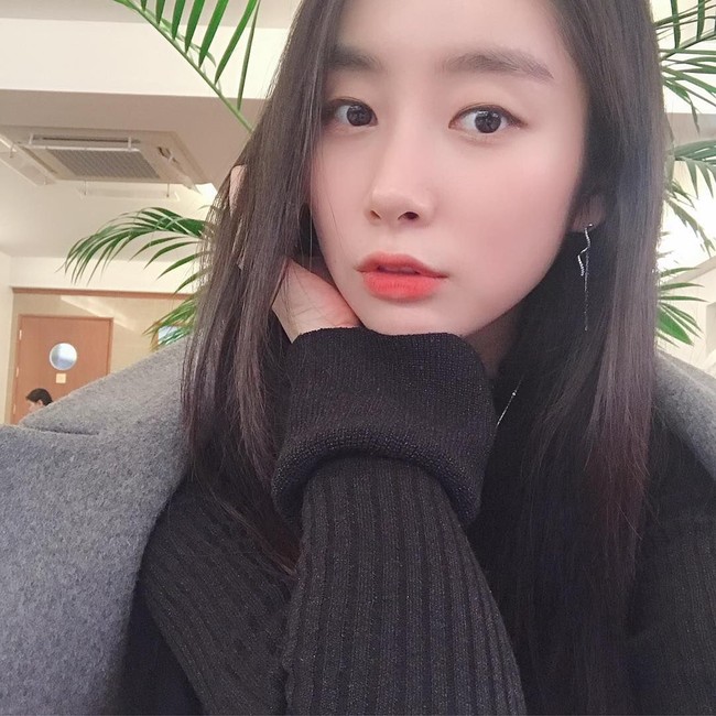 Gayoung pun menyarankan agar orang tidak mencoba profesi ini karena hanya tertarik pada fantasi dan glamornya selebriti. Para selebriti yang kita lihat di televisi sekarang adalah skenario terbaik. Kita hanya tidak tahu tapi ada banyak orang yang mencoba dan gagal, katanya. Foto: Instagram/Gayoung