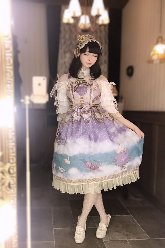 Di usia 34 tahun Takuma mulai memilih untuk berdandan seperti seorang wanita muda. Sekarang, Takuma sudah berusia 43 tahun namun tetap masih terlihat layaknya seorang wanita. Foto: Twitter/@tani_takuma