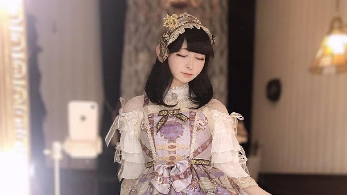 Takuma Tani sering berpenampilan seperti wanita muda Jepang atau Lolita. Foto: Twitter/@tani_takuma Takuma Tani sering berpenampilan seperti wanita muda Jepang atau Lolita. Foto: Twitter/@tani_takuma