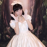 Takuma Tani sudah diperkenalkan dengan dunia seni sejak kecil. Pada usia 3 tahun, Takuma sudah belajar piano dan vokal. Saat SMA, dia mulai membuat puisi-puisi. Dan ketika menginjak usia 28 tahun, Takuma sudah menjadi salah satu vokalis band musik rock Jepang. Foto: Twitter/@tani_takuma