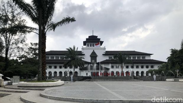 Cerita Kompleks Gb Dan Fungsi Tusuk Sate Di Gedung Sate Halaman 2