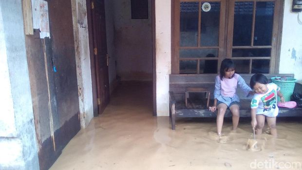 Tanggul Sungai Jebol di Kudus, Puluhan Rumah Kebanjiran