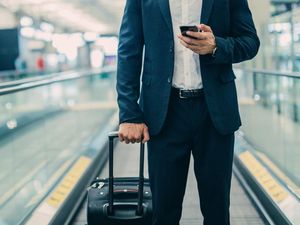 Tersandung Timbangan Bagasi, Traveler Minta Ganti Rugi Rp 69 M