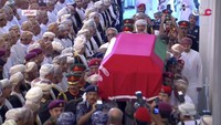 Sultan Qaboos dikenal karena mengubah Oman dari kesultanan Arabnya menuju modernitas. Oman TV via AP.