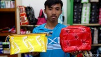 Beragam produksi dari limbah plastik tersebut dijual dengan harga yang bervariasi mulai dari Rp20.000 hingga Rp700.000; tergantung ukuran dan tingkat kesulitan dalam proses pembuatannya.