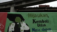 Ada pula mural yang berisi ajakan untuk menjaga lingkungan.