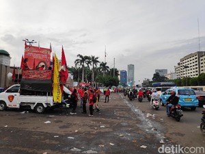 Dijanjikan Ikut Pembahasan Omnibus Law, Massa Buruh di DPR Bubarkan Diri