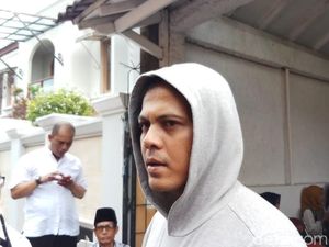 Suami Akan Bagikan Baju Ria Irawan ke Keluarga