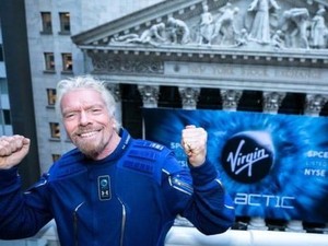 Tunda Uji Coba, Virgin Galactic Terbang ke Luar Angkasa Tahun Depan