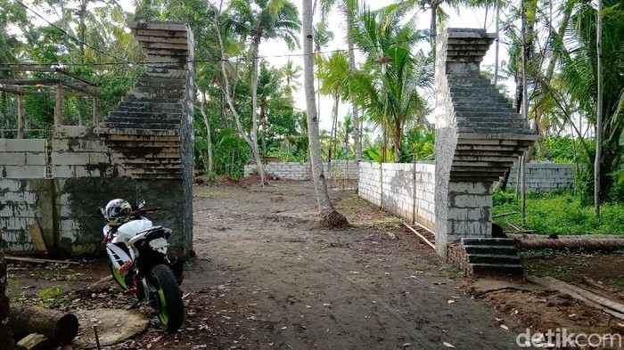 Viral kemunculan Keraton Agung Sejagat di Purworejo. (Foto: Rinto Heksantoro/detikcom) Viral kemunculan Keraton Agung Sejagat di Purworejo. (Foto: Rinto Heksantoro/detikcom)
