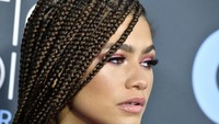 Detail makeup yang digunakan Zendaya pada malam itu. Frazer Harrison/Getty Images
