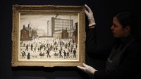 Lukisan karya L.S, Lowry yang berjudul The Mill, Pendlebury juga akan dilelang dalam penjualan Modern British Art Evening, London, pada 21 Januari mendatang. Lukisan itu diperkirakan bernilai 908 hingga 1 juta dollar AS atau senilai Rp 14 miliar.