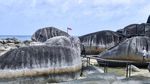 Foto: Santai Sejenak di Tumpukan Batu Granit Alif Stone Park