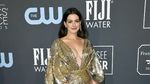 Hamil 6 Bulan, Anne Hathaway tampil Seksi Glamor