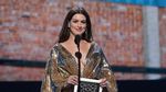 Hamil 6 Bulan, Anne Hathaway tampil Seksi Glamor