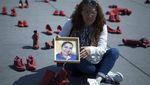 Ratusan Sepatu Wanita Warnai Aksi Tolak Kekerasan Gender di Meksiko