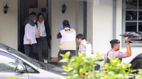 Penggeledahan ini, terkait kasus dugaan OTT suap penggantian antar waktu (PAW) anggota DPR fraksi PDIP.