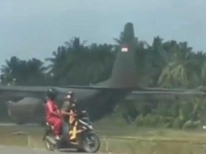 Pesawat Hercules TNI AU Mendarat Darurat di Bandara Aceh Utara