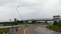Menurut Dyah beberapa fasilitas seperti penerangan jalan umum (PJU) dan Stasiun Pengisian Bahan Bakar Umum (SPBU) rusak sehingga tak dapat berfungsi secara maksimal akibat kejadian tersebut.