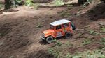 Mobil Remote Control Membelah Hutan Lembang