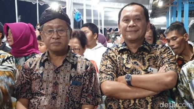 Wahyu Purwanto (kanan).