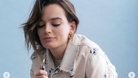 Sex Education adalah penampilan perdananya di dunia hiburan. Dok. Instagram/emmatmackey