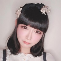 Seperti dikutip dari Oddity Central, pria yang kerap berdandan seperti wanita muda ini adalah seorang vokalis pria yang lahir pada 1977. Dia sudah menikah dan memiliki seorang anak. Aku adalah seorang ayah, ungkapnya kepada para pengikutnya di Twitter. Foto: dok. twitter @tani_takuma