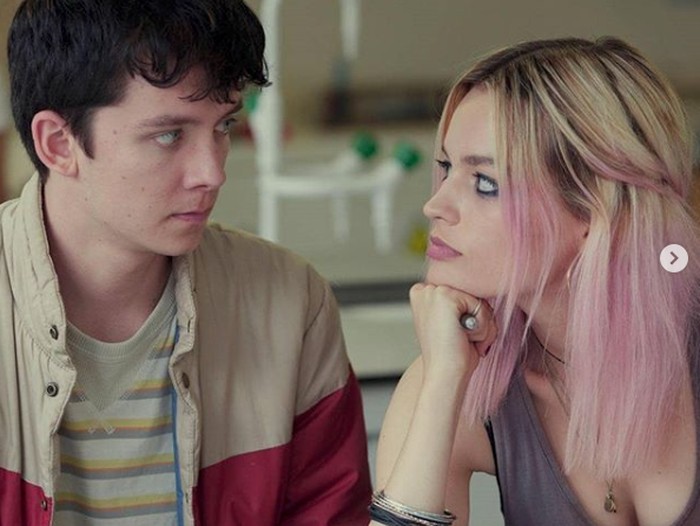 Emma Mackey, bintang Sex Education yang disebut mirip Margot Robbie.