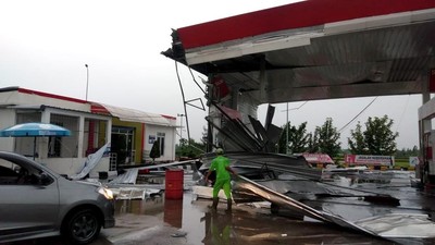 Badai Rusak  Rest Area Km 166 di Tol Cipali