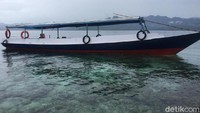 Pulau seluas lebih kurang 6 kilometer ini dapat dijangkau selama 15 menit dari Pelabuhan Mamuju, menggunakan perahu mesin yang dikenal dengan nama taxi.  (Foto: Abdy Febriady/detikcom)