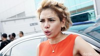 Nikita mengaku kesal dengan Andhika Pratama usai menemukan komentarnya di instagram Gilang Dirga. Pool/Palevi S/detikFoto.