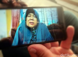 Viral Video Nenek Sukabumi Menangis karena Cucu Idap Hidrosefalus