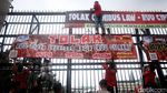 Massa Buruh Geruduk Gedung DPR Tolak Omnibus Law