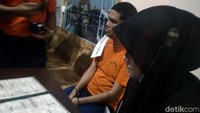 Para pelaku masuk ke rumah sebelum korban pulang. Sesaat kemudian, mereka langsung mengeksekusi korban dengan menggunakan bed cover dan sarung bantal. Setelah itu, jasad korban dibuang ke kebun sawit warga di Kutalimbaru, Deli Serdang.