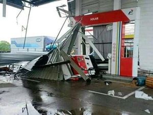 Video: Badai Terjang Rest Area di Cipali, Orang Sampai Terlempar!